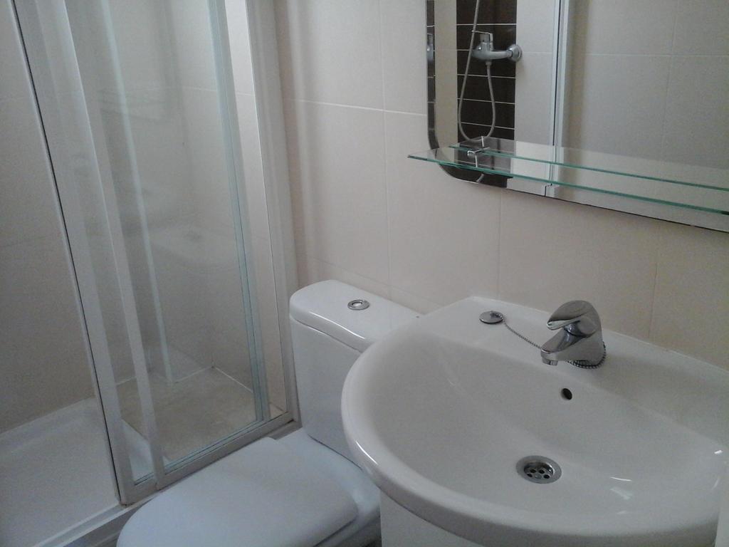 Atico Soleado Apartment L'Hospitalet de Llobregat Bagian luar foto